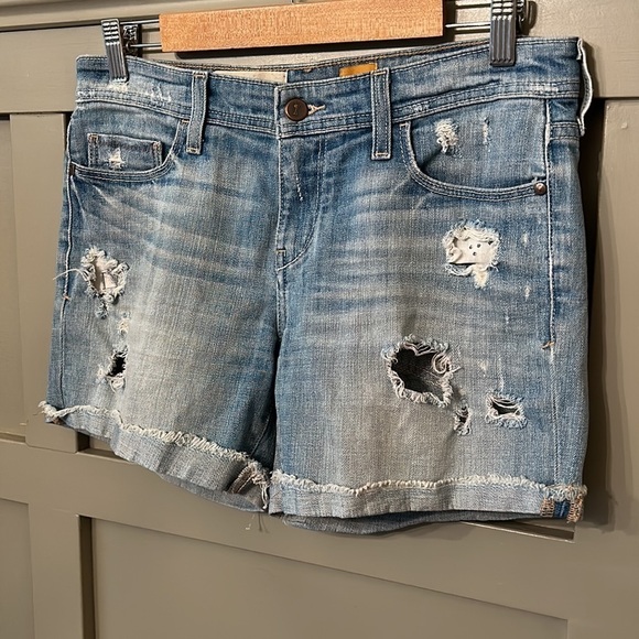 Anthropologie Pilcro Mid-Rise Distressed Boyfriend Denim Jean Shorts Size 25 - Picture 3 of 9